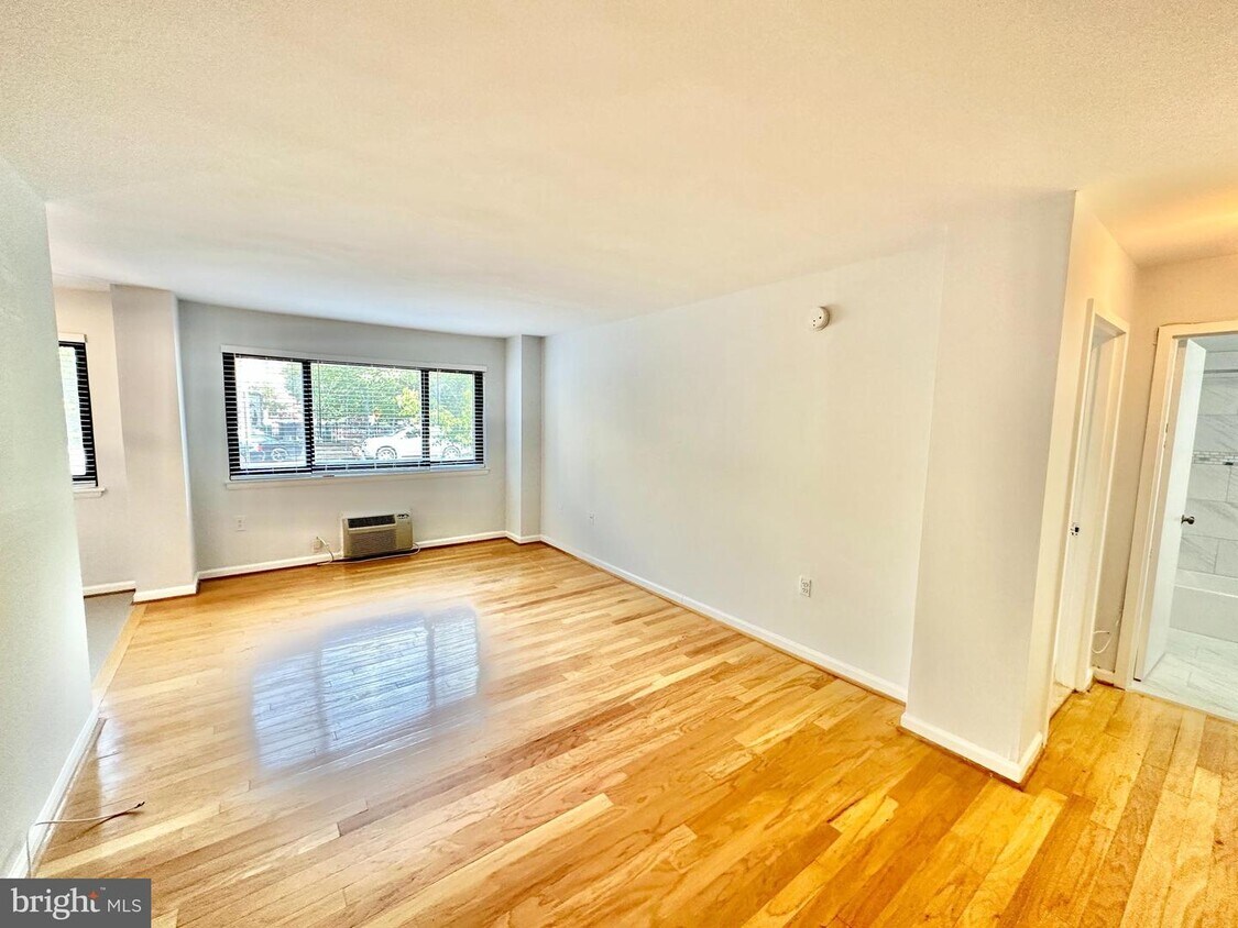 1816 New Hampshire Ave NW Unit 108, Washington, DC 20009 Room for
