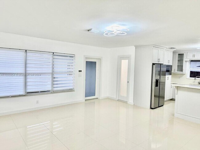 Foto del edificio - 455 S Shore Dr