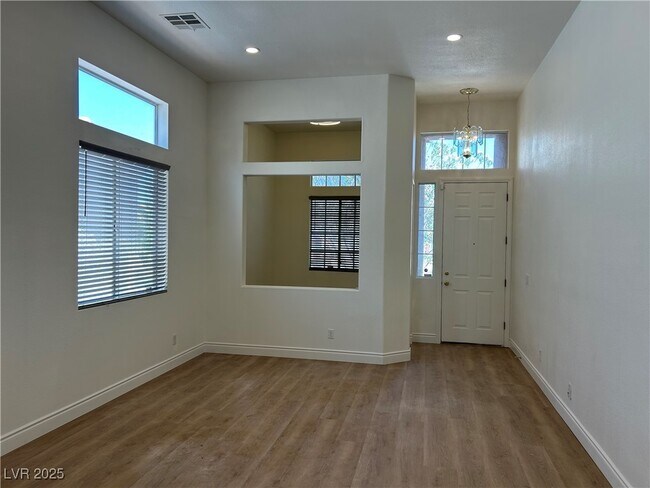 Building Photo - 3217 Ridgecliff St