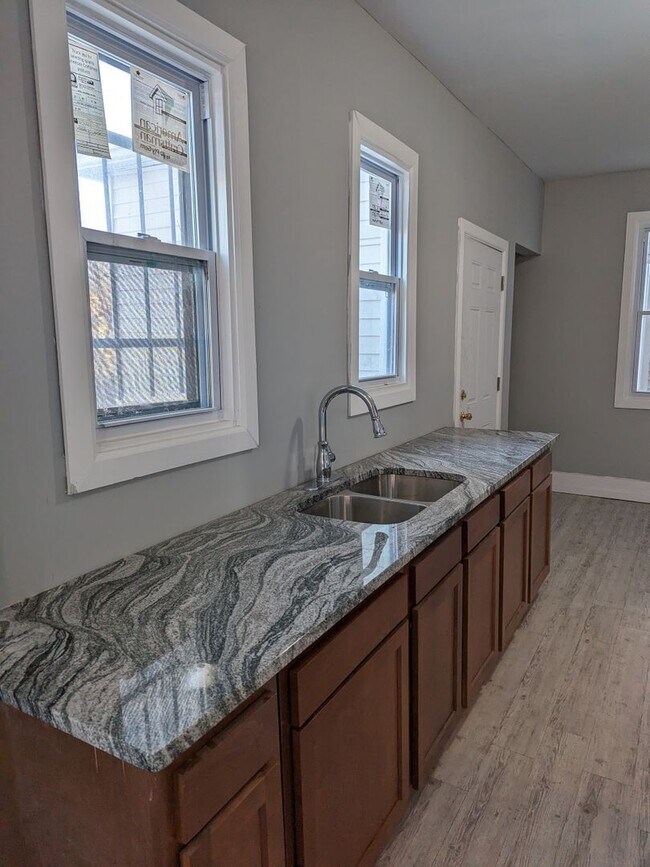 Foto del edificio - 73 Woodland St