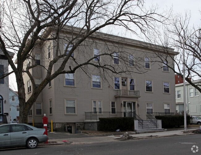 Building Photo - 618-620 Main St