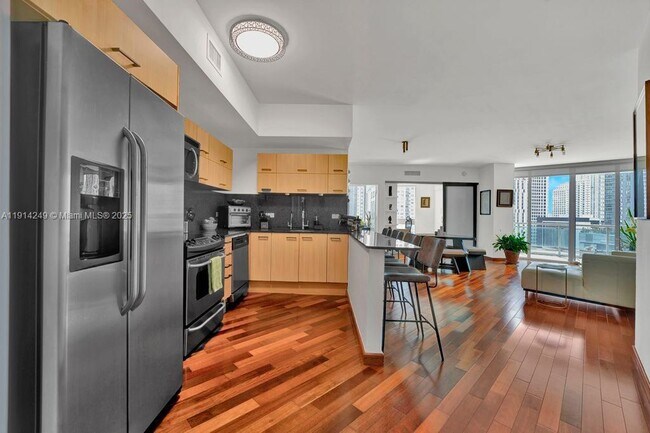 Foto del edificio - 350 S Miami Ave