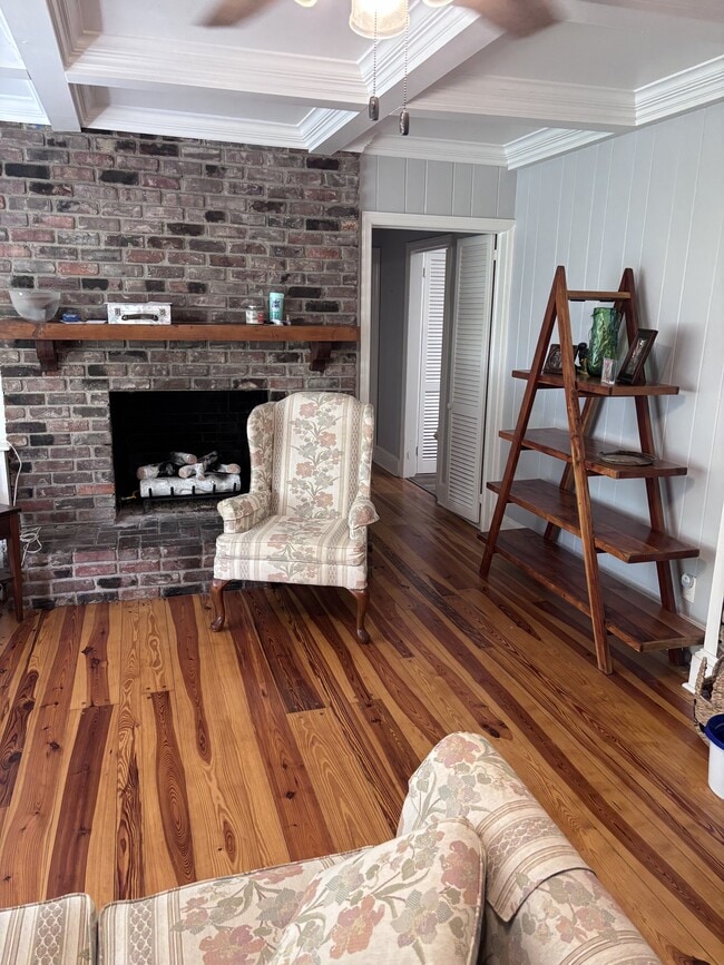 Building Photo - 902 Wilcox Ave