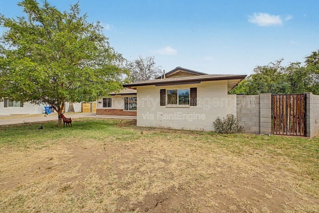 Building Photo - 1611 W Gardenia Dr