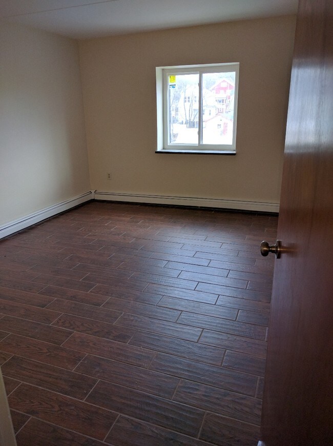 Building Photo - 253 Hyde Park Ave