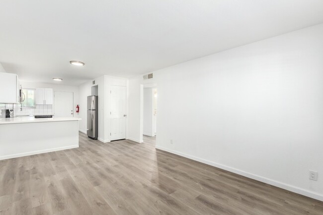 Foto del edificio - 1352 W Garden Cir