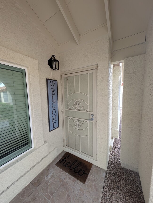 Building Photo - 1120 N Val Vista Dr