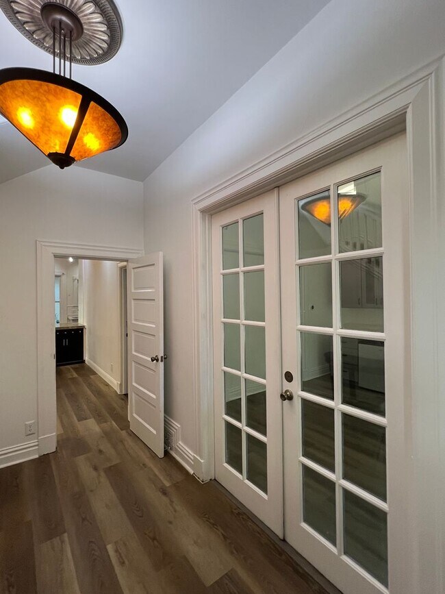 Foto del edificio - BEAUTIFUL 4+ BEDROOM VICTORIAN!!
