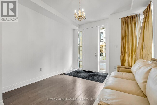 Photo du bâtiment - 34 Globemaster Ln