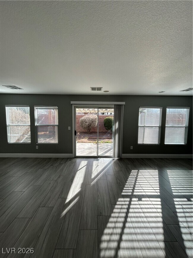 Foto del edificio - 2321 Cockatiel Dr