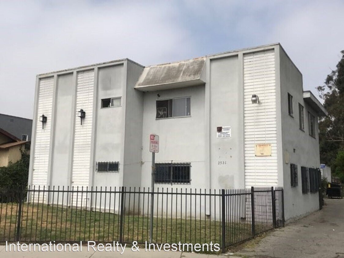 Primary Photo - 2531 S Burnside Ave