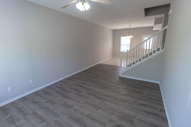 Foto del edificio - 5000 Derby Ridge Dr