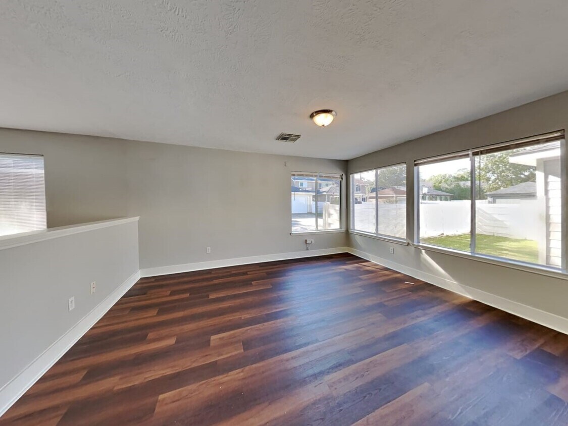 Foto principal - 19119 Spruce Bough Ln