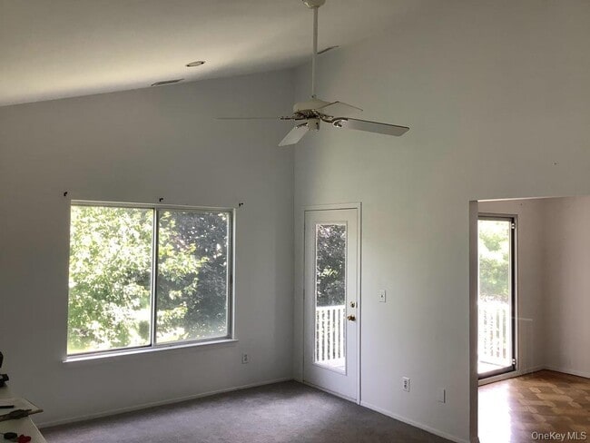 Building Photo - 814 Birchwood Park Dr