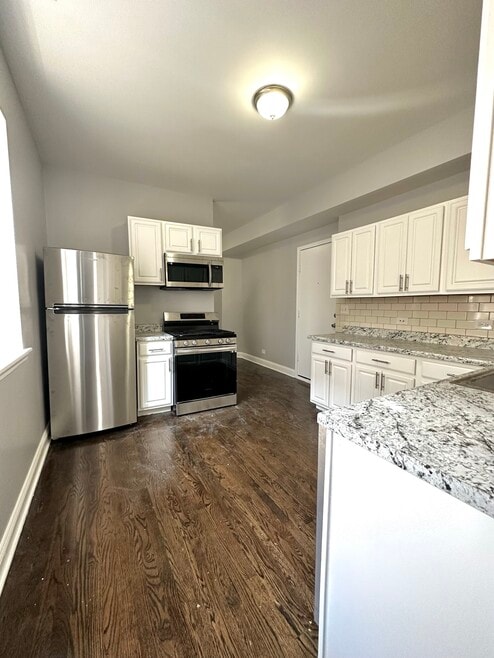 4454 N Sheridan Road 3 bed / 2 bath - 4450 Sheridan Park Apartments