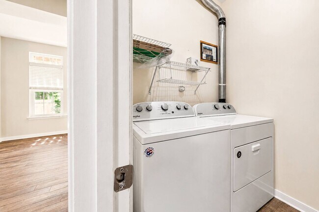 Foto del edificio - Bright and spacious 3+ bedroom Townhome in Williamsburg