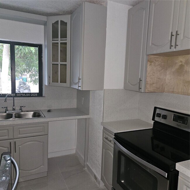 Foto del edificio - 14710 NE 5th Ct