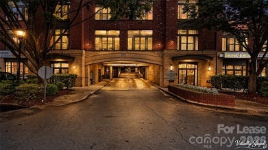 Building Photo - 2125 Southend Dr
