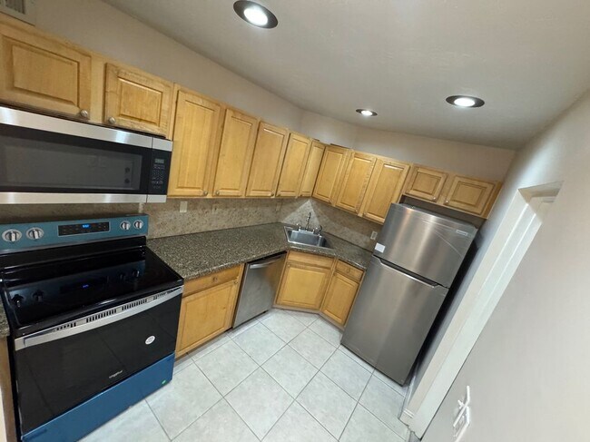 Foto del edificio - 3115 Oakland Shores Dr
