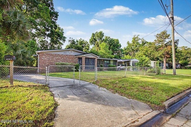 Building Photo - 2808 Myra St