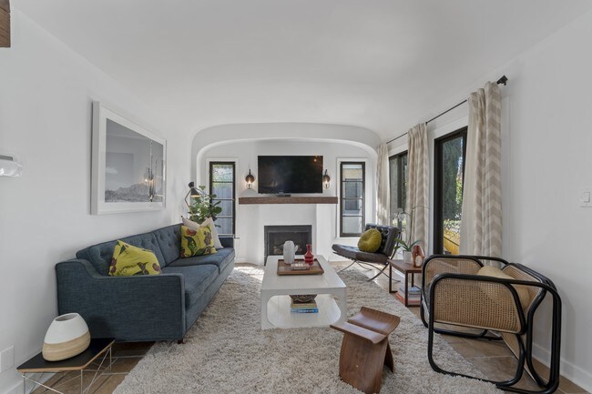 Foto del edificio - 742 N Las Palmas Ave