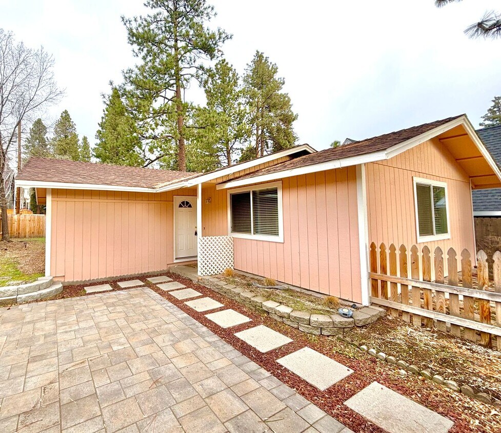 3/1 Prime Location, Bend! *500 MOVE IN SP... House Rental in Bend