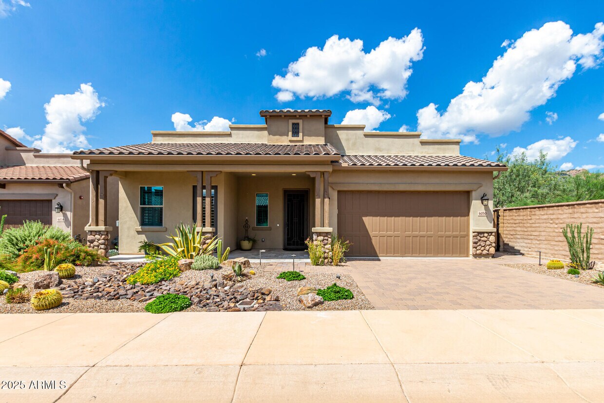 Foto principal - 6050 E Santa Cruz Dr