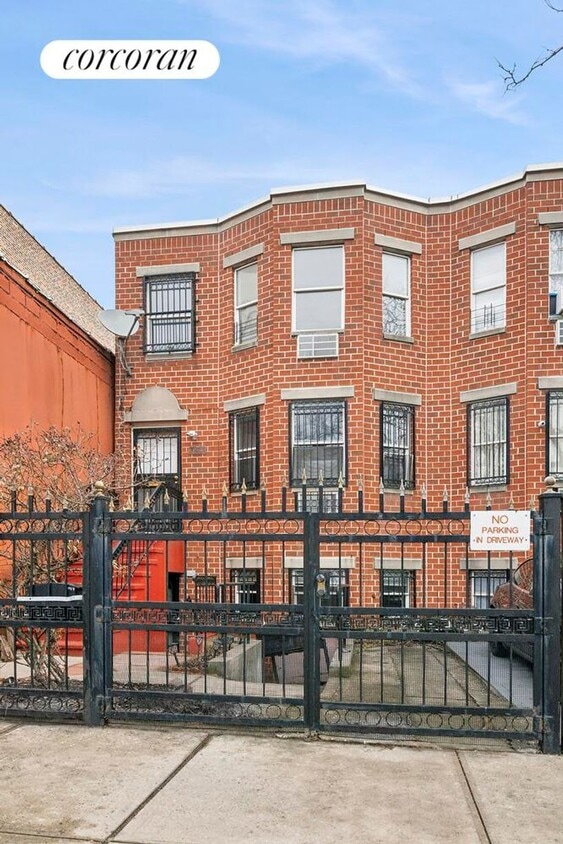 Building Photo - 139 Chester St