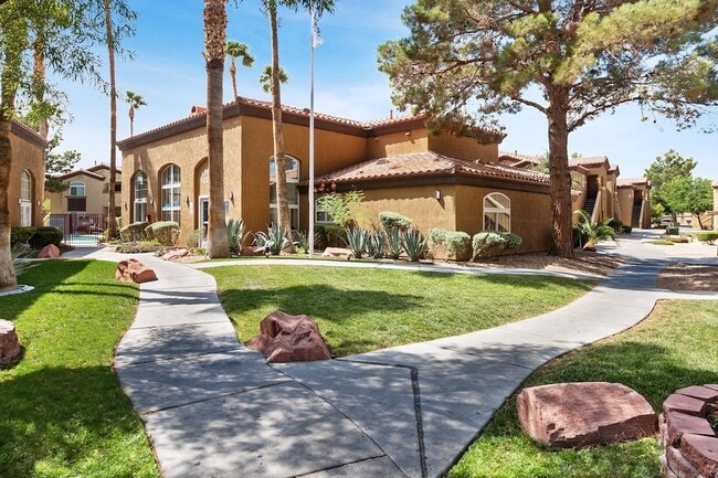 Building Photo - Topaz Springs