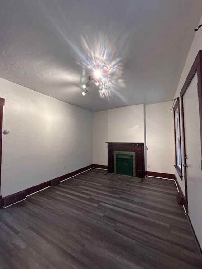 Foto del edificio - 2 Bedroom House - Available Now!