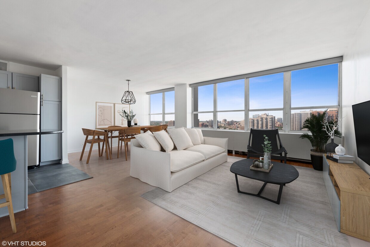Foto principal - 655 W Irving Park Rd