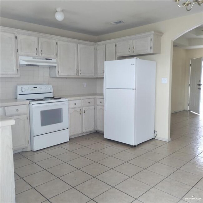 Building Photo - 12 Acme Ln