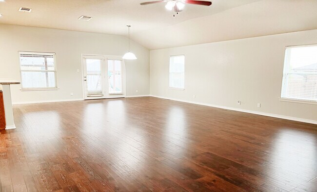 Foto del edificio - 2808 Tarrant County Dr