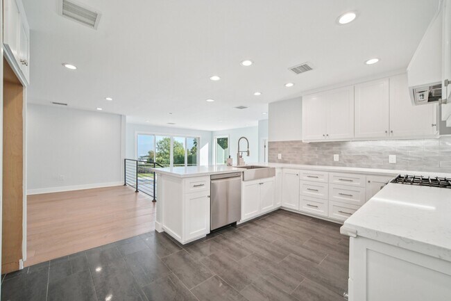 Foto del edificio - 1854 Homeworth Dr