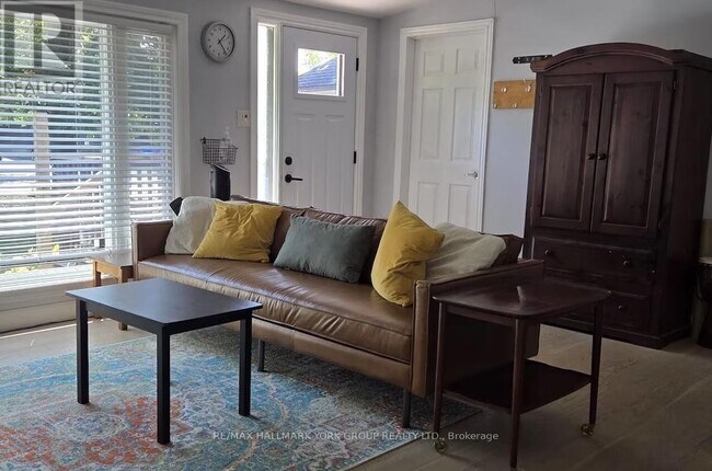 Photo du bâtiment - 200 Spring Rd