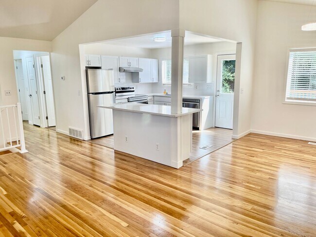 Building Photo - New on the Market!