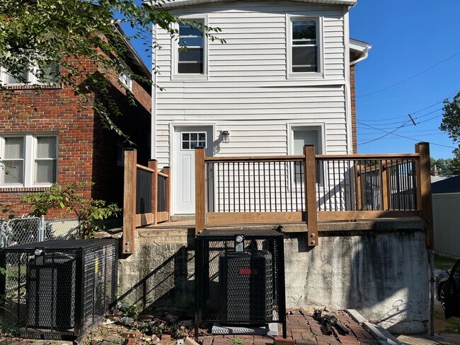 Foto del edificio - 6320 Berthold Ave