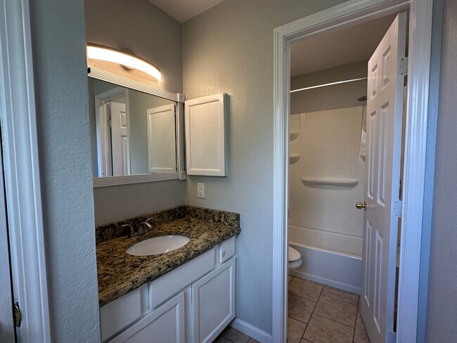 Building Photo - Ready for move in