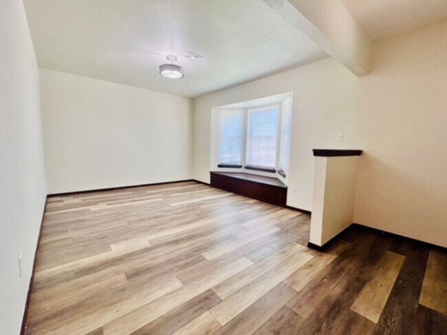 Building Photo - Very nice 3 bed 2 bath home - 1 mile from OU.