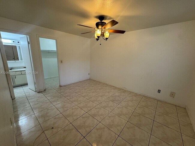 Foto del edificio - 8793 NW 39th St