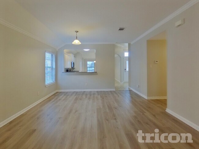 Building Photo - 804 Rambling Ct