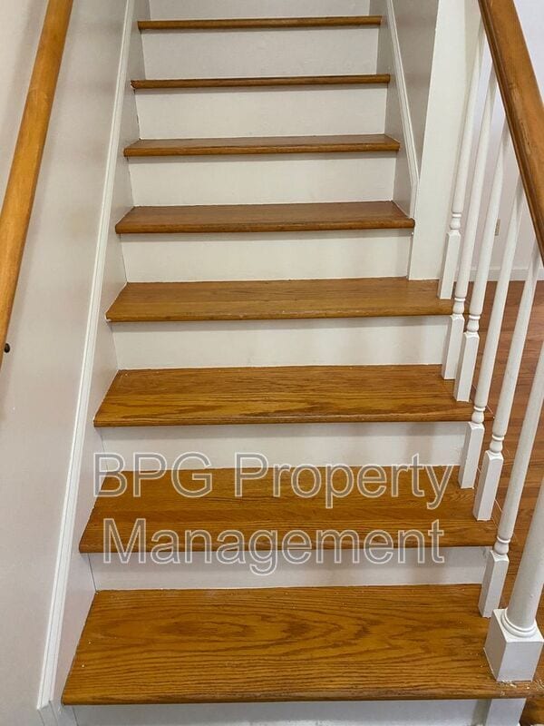 Building Photo - 307 Wintergreen Ave