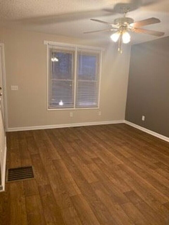 Foto del edificio - 2736 White Oak Ln