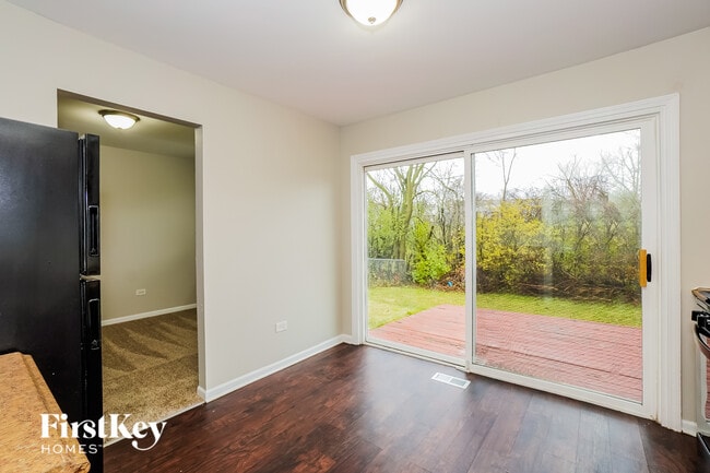 Building Photo - 660 Sullivan Ln