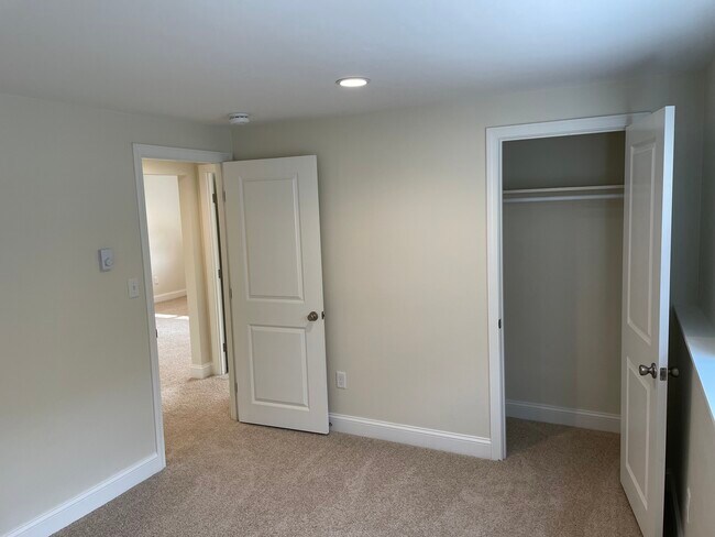 Foto del edificio - Gardner Lake Village - 100-106 WHITEHALL RD AMESBURY, MA 01913