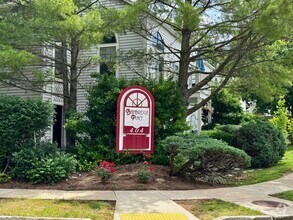 Building Photo - 404 Bainbridge Ct