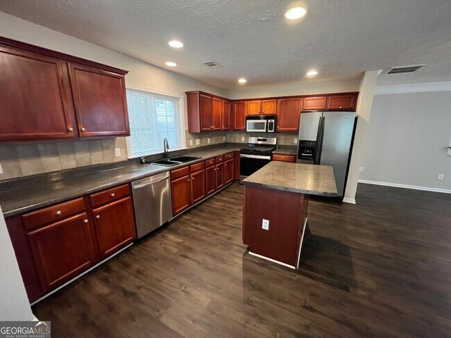 Building Photo - 207 Silver Spring St