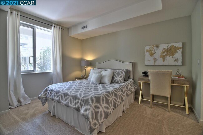 Foto del edificio - 1655 N California Blvd