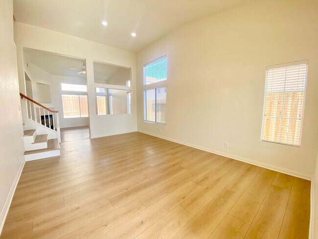 Foto del edificio - Beautiful 3-Bedroom Home in Gated Camarill...