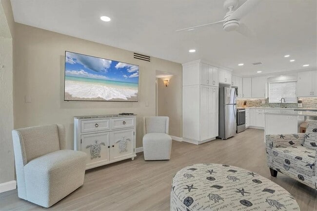 Foto del edificio - 6006 Midnight Pass Rd